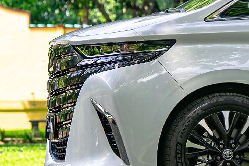 Alphard Grille View