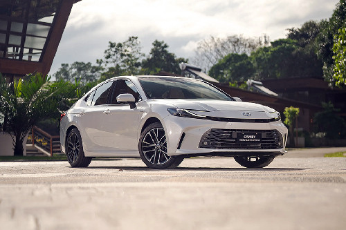 Camry Front deep low Angle View