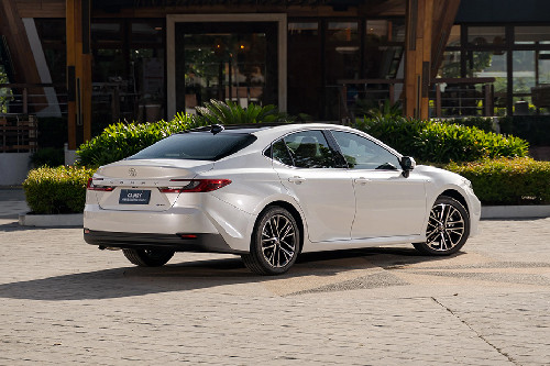 Camry Rear Medium Side View