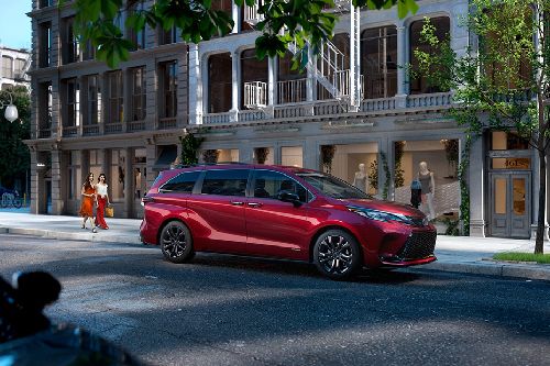 Toyota Sienna Front Medium View
