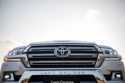 Land Cruiser 200 Grille View
