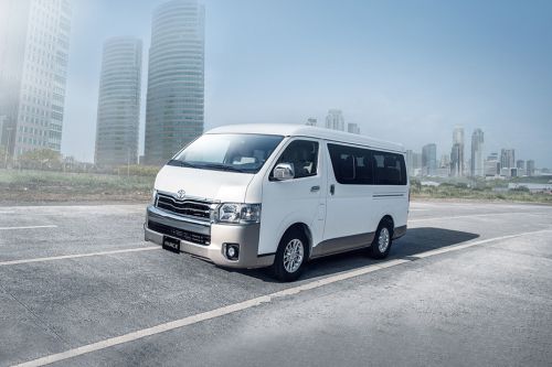 Toyota Hiace (2015-2018) Front Side View