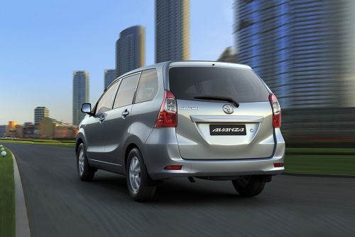 Rear Cross Side View of Toyota Avanza (2015-2018)