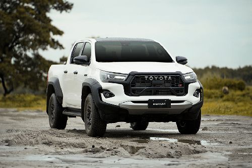 Toyota Hilux 2.4 Cab & Chassis 4x2 M/T