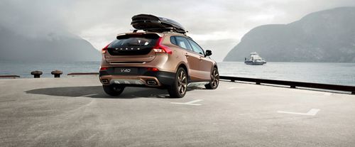 V40 Cross country Rear angle view