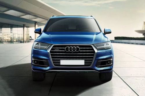 Full Front View of Q7
