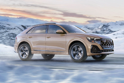 Audi Q8 Front Cross Side View