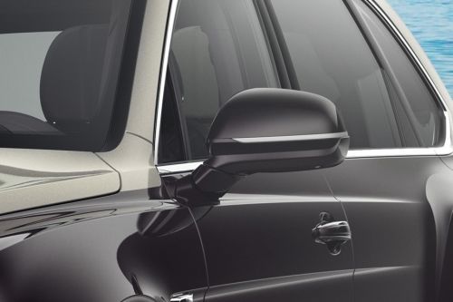 Bentley Bentayga Drivers Side Mirror Front Angle