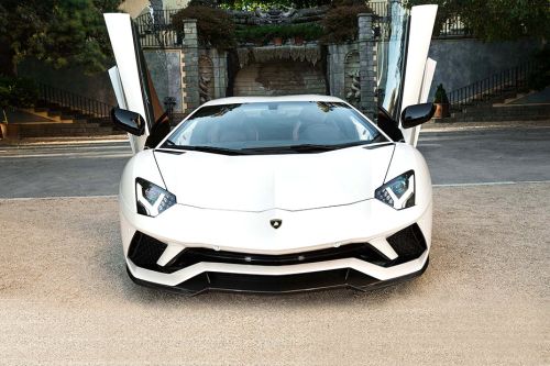 Full Front View of Aventador