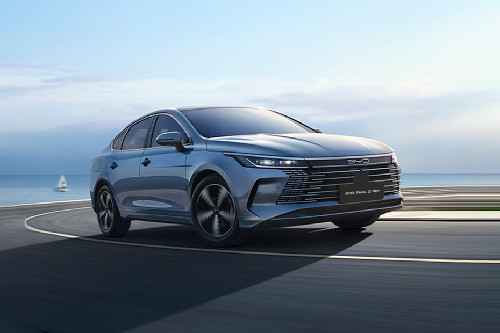 BYD Seal 5 DM-i Front Cross Side View