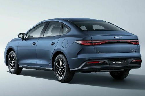 Rear Cross View of BYD Seal 5 DM-i