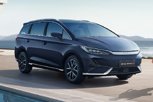 BYD eMAX 7 Front Medium View