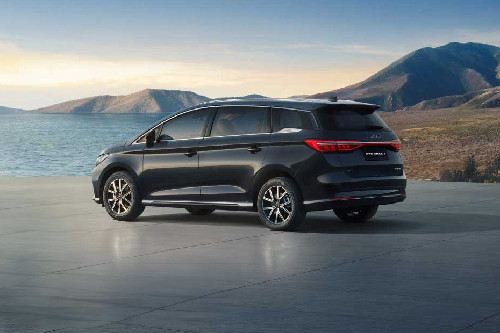 Rear Cross Side View of BYD eMAX 7