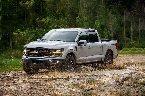 Ford F-150 2025 Front angle low view