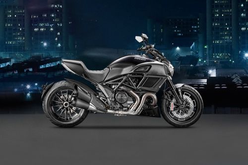Ducati Diavel Right Side Viewfull Image