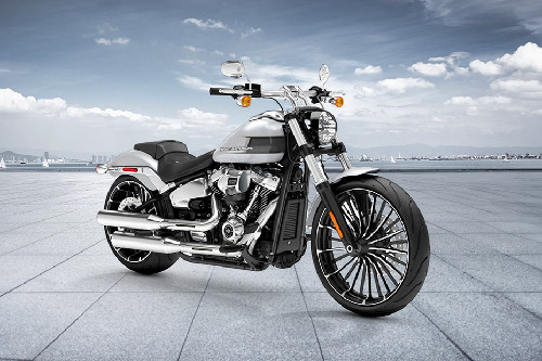 Slant Rear View Full Image Harley-Davidson Breakout 117 Slant Rear View Full Image