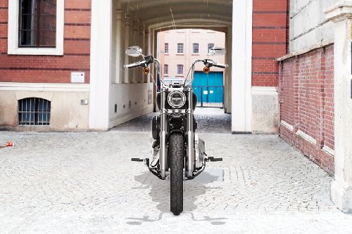 Harley-Davidson Softail Slim Front View Full Image