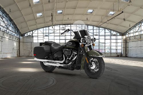 Harley-Davidson Heritage Classic Slant Rear View Full Image