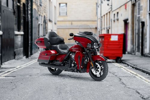 Slant Rear View Full Image Harley-Davidson Ultra Limited Slant Rear View Full Image