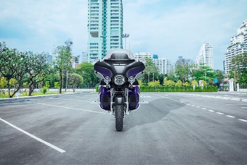 Harley-Davidson CVO Limited Front View Full Image