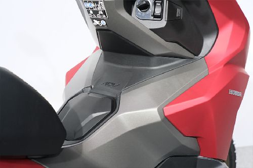 Honda ADV160 Leg Spacescooter