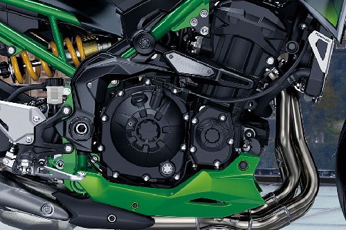 Kawasaki Z900 SE Engine View