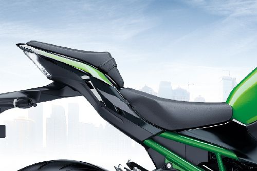Kawasaki Z900 Standard Rider Seat View