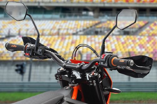 KTM 690 SMC-R Handle Bar View