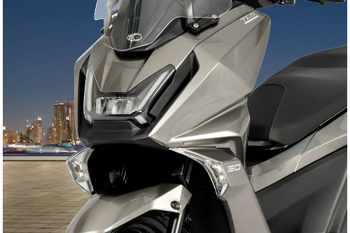 Head Light View Kymco Skytown 150 Head Light View