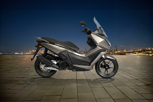 Right Side Viewfull Image Kymco Skytown 150 Right Side Viewfull Image