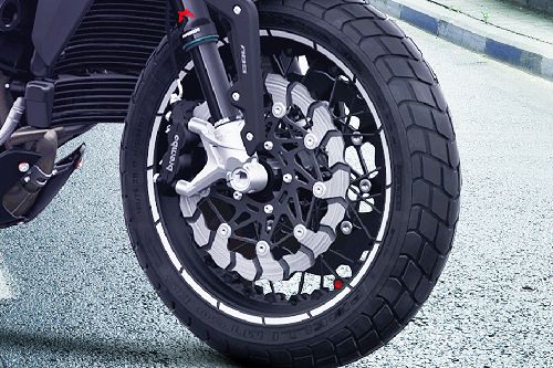 MV Agusta RVS Front Tyre View