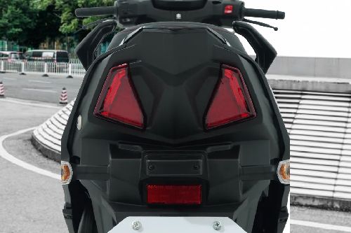 Suzuki Avenis Tail Light View