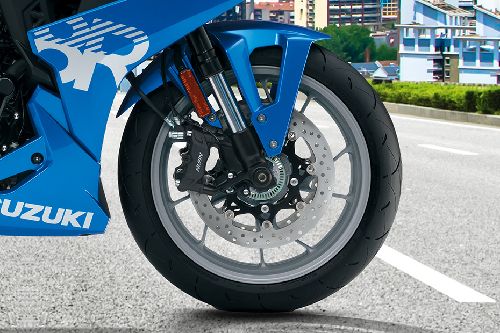 Suzuki GSX-8R Front Tyre View