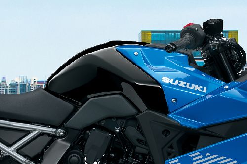 Suzuki GSX-8R Fuel Tank View