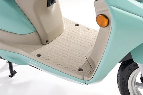 Suzuki Access Leg Spacescooter