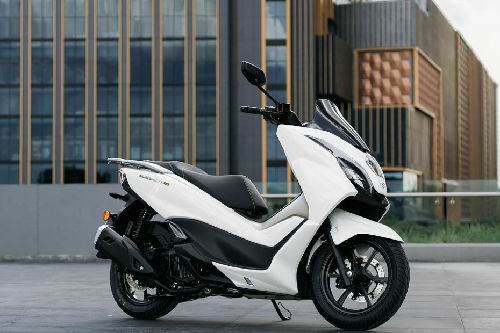 Suzuki Burgman 15 Slant Front View Full Image