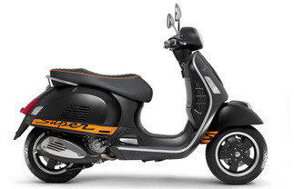 Vespa GTS 300ie Right Side Viewfull Image