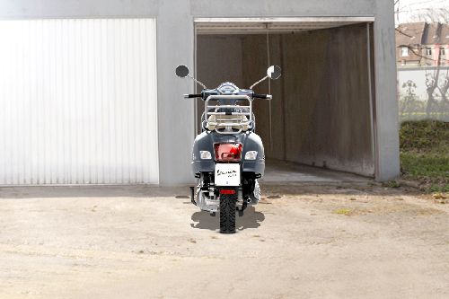 Vespa GTS 300 Rear Viewfull Image