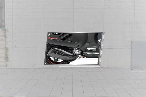 Vespa Sei Giorni 300 Engine View