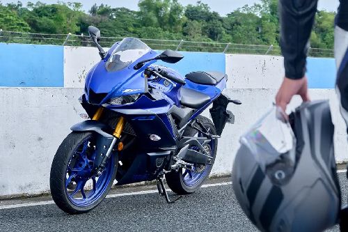 Yamaha YZF-R3 Front View Full Image