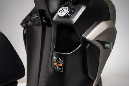 Yamaha Mio Gravis Glove Boxscooter