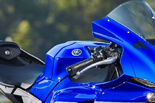 Yamaha YZF-R1 Fuel Tank View