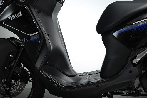 Yamaha Lexi Leg Spacescooter