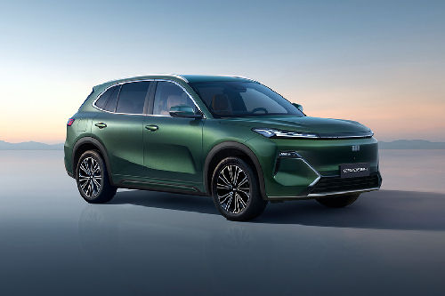 Geely EX5 EM-i Front Cross Side View