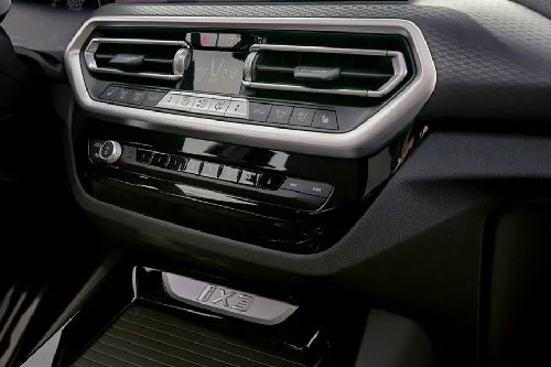 Front AC Controls of BMW iX3