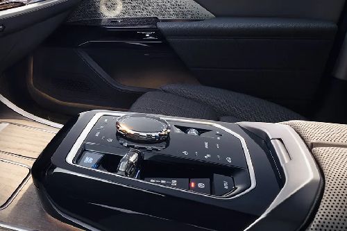 Center Controls of BMW i7
