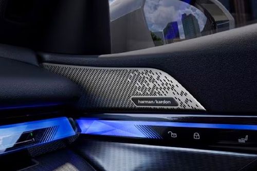 Speakers View of BMW i5