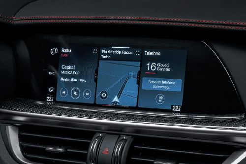 Stelvio Quadrifoglio touch screen
