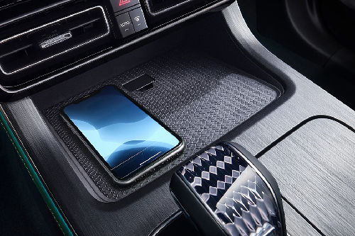 Power Accessories Outlet View of GAC GS8 HEV