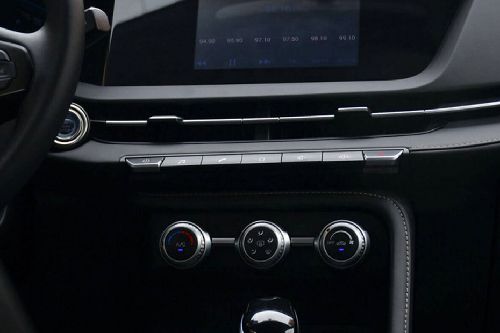 Front AC Controls of Changan CS15